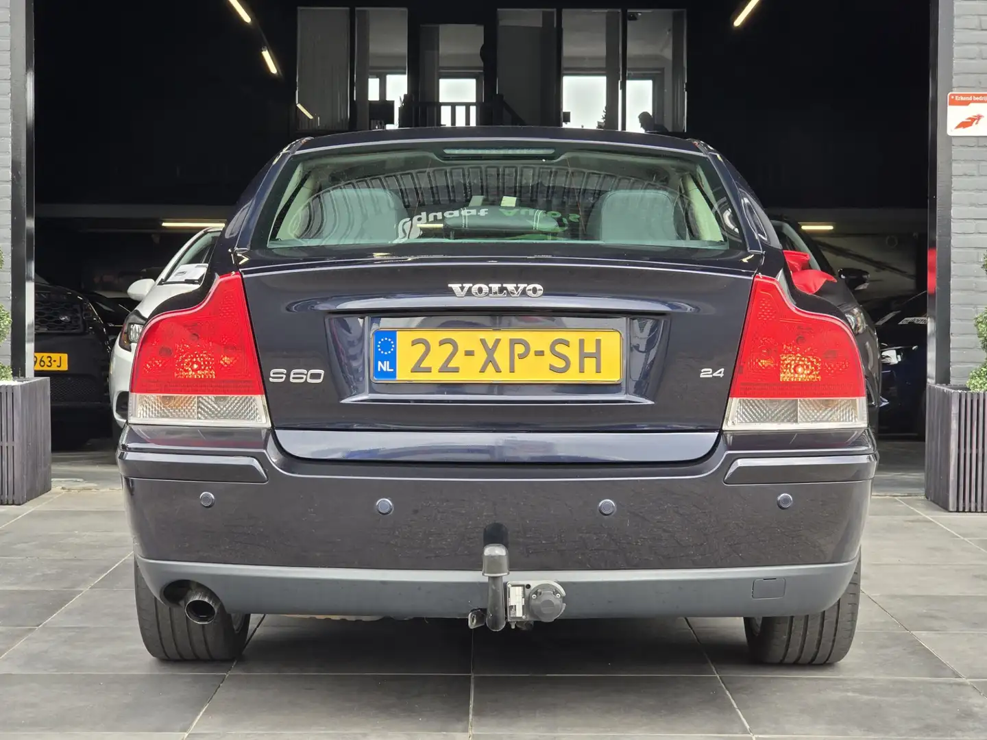 Volvo S60 2.4 Drivers Edition|Trekhaak|Leer|PDC|Climate|NAP Blauw - 2