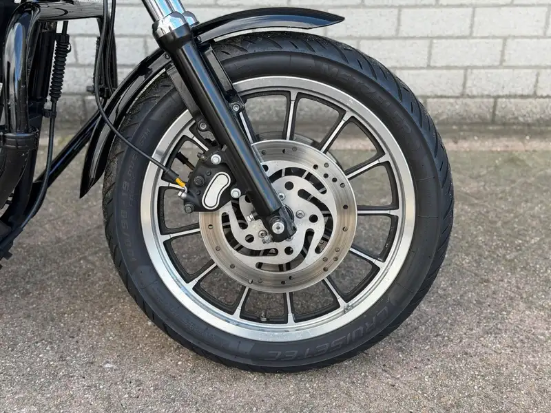 Harley-Davidson Dyna Super Glide - foto 8