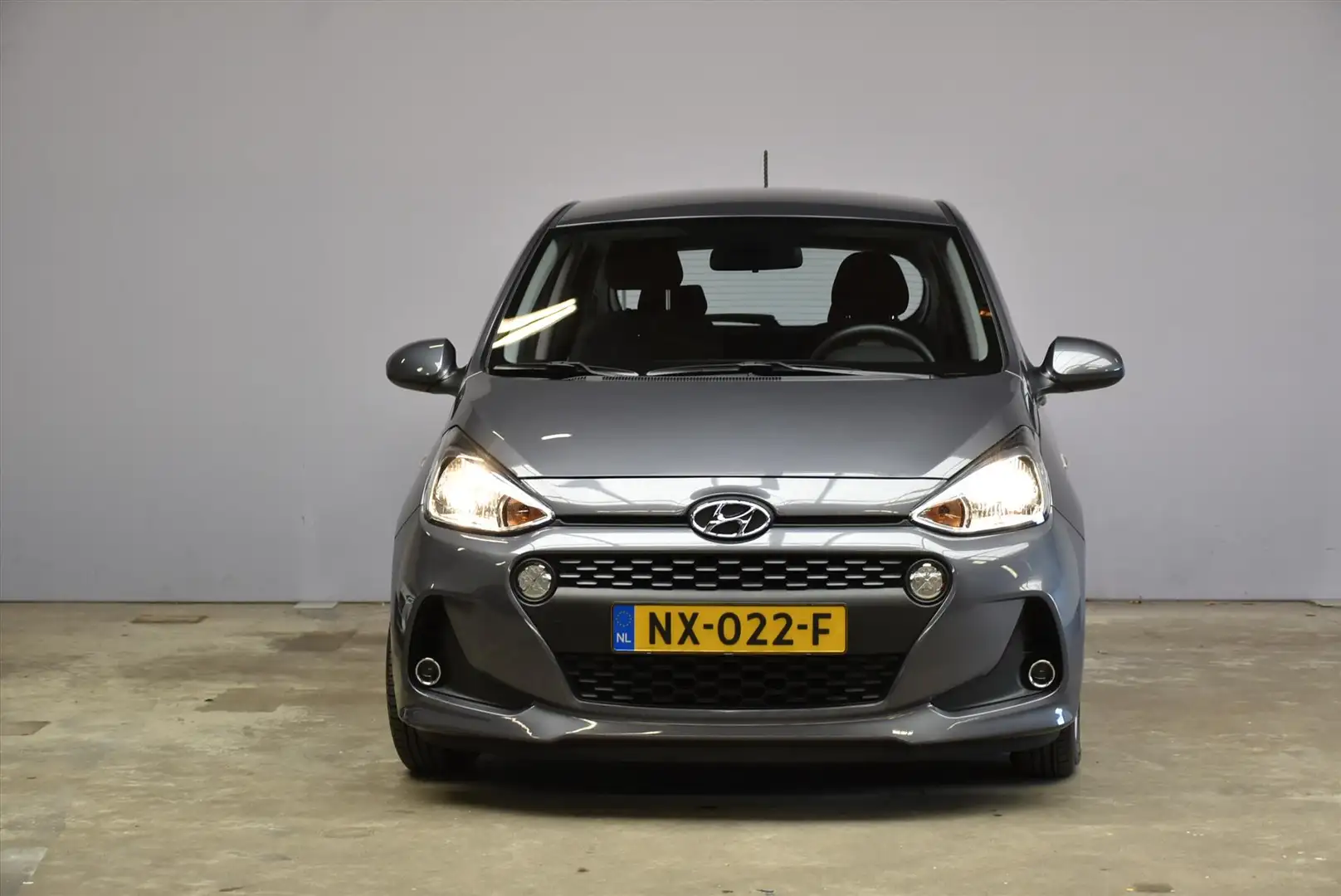 Hyundai i10 1.0i Blue 66pk Go! 2016 Grijs - 2