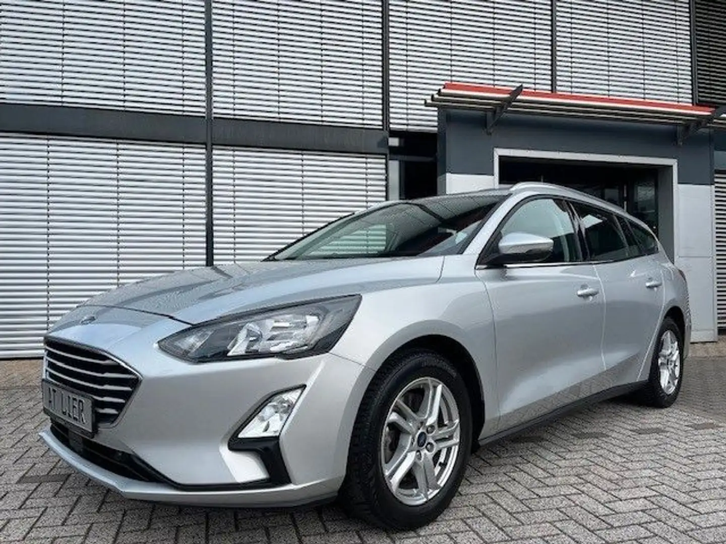 Ford Focus Turnier 1.0EB ST Aut. Cool & Connect Argent - 1