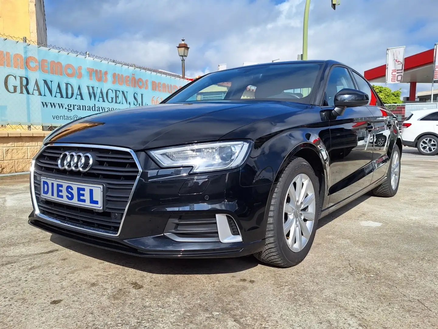 Audi A3 Sedán 1.6TDI Sport Edition 85kW Zwart - 1