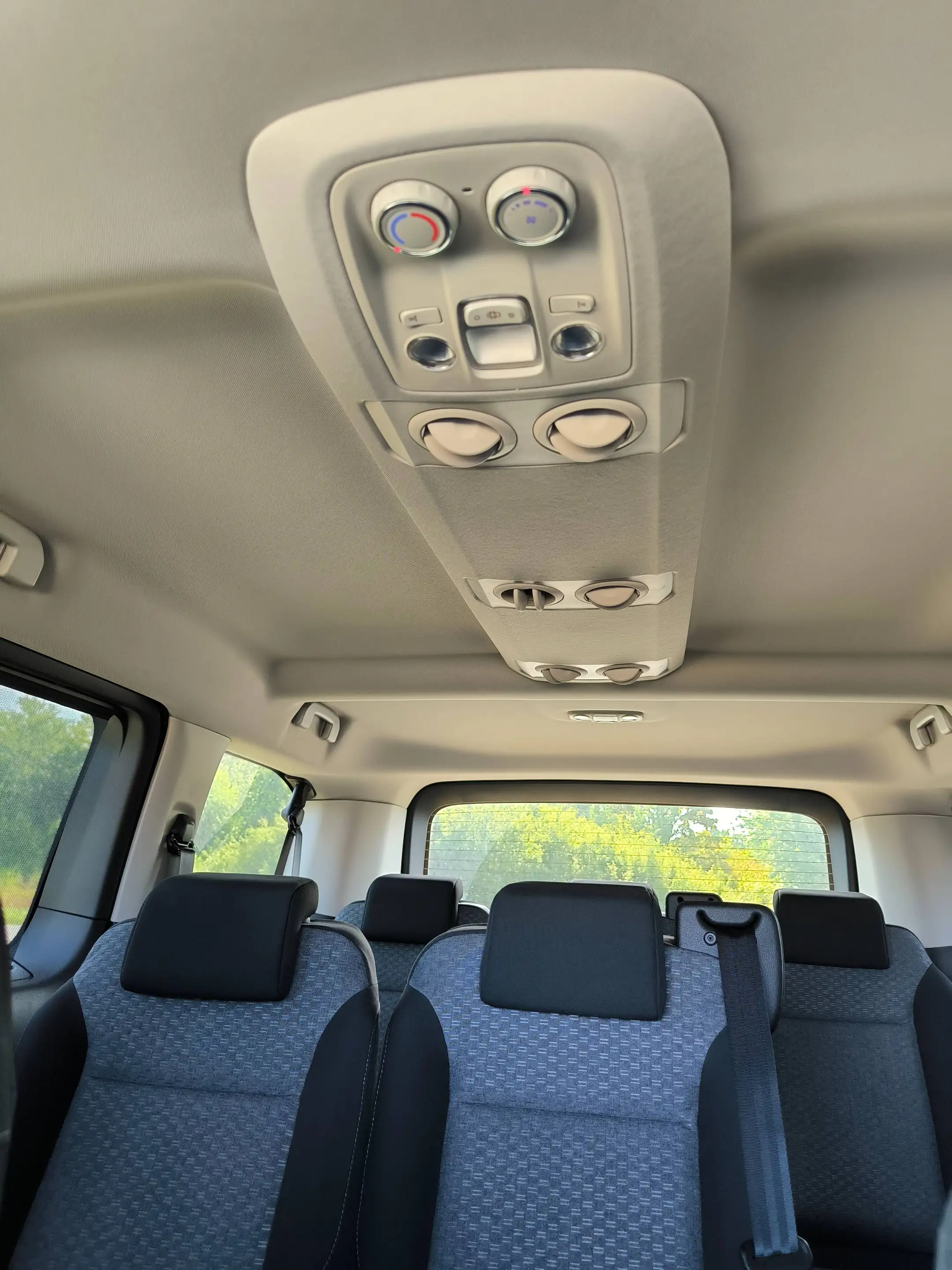 Peugeot Traveller Active L2 AHK Navi SHZ PDC Kamera — photo 11