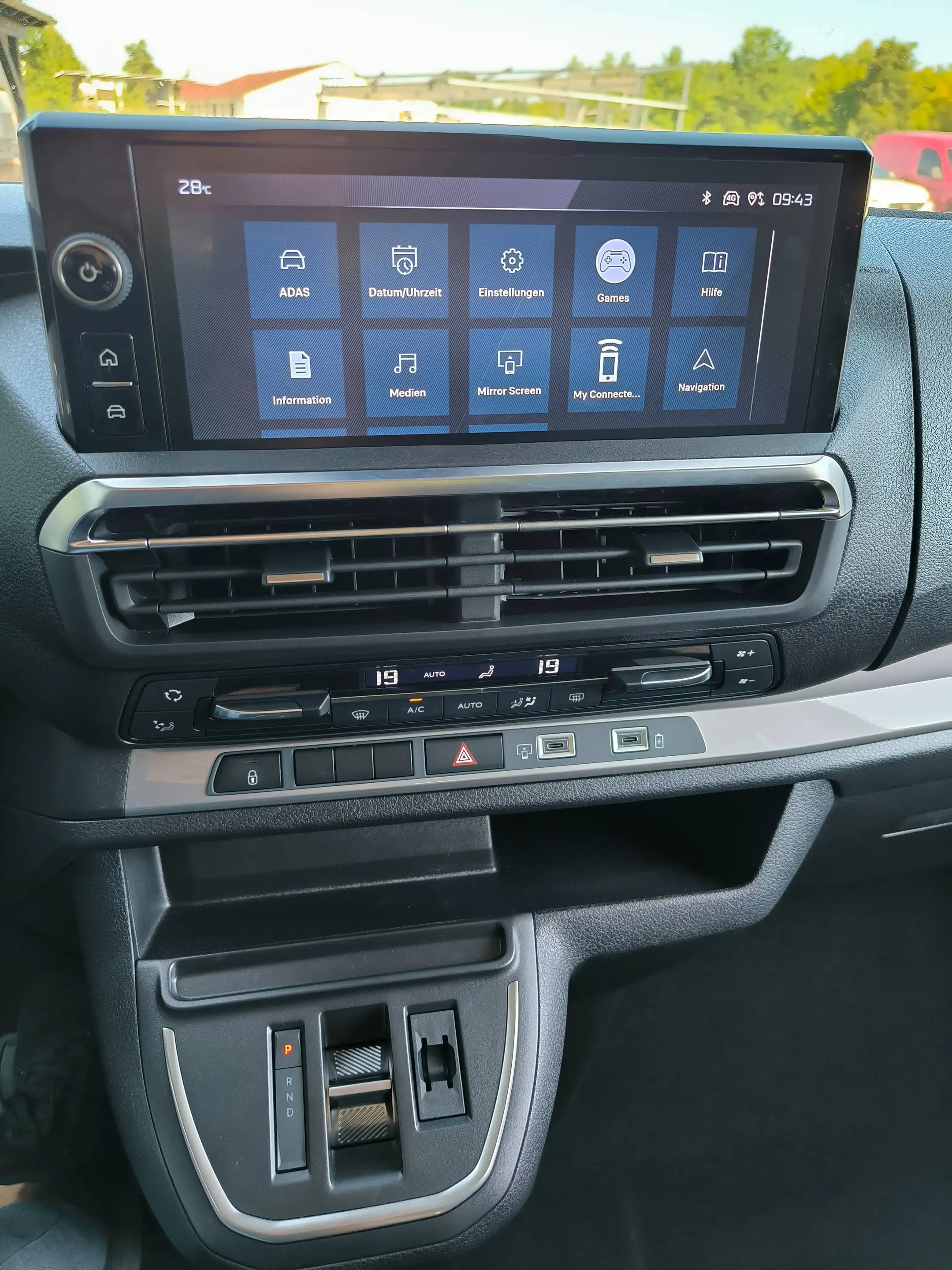 Peugeot Traveller Active L2 AHK Navi SHZ PDC Kamera — photo 12