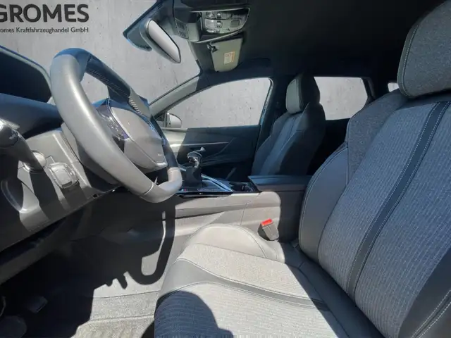 Peugeot 3008 view 9