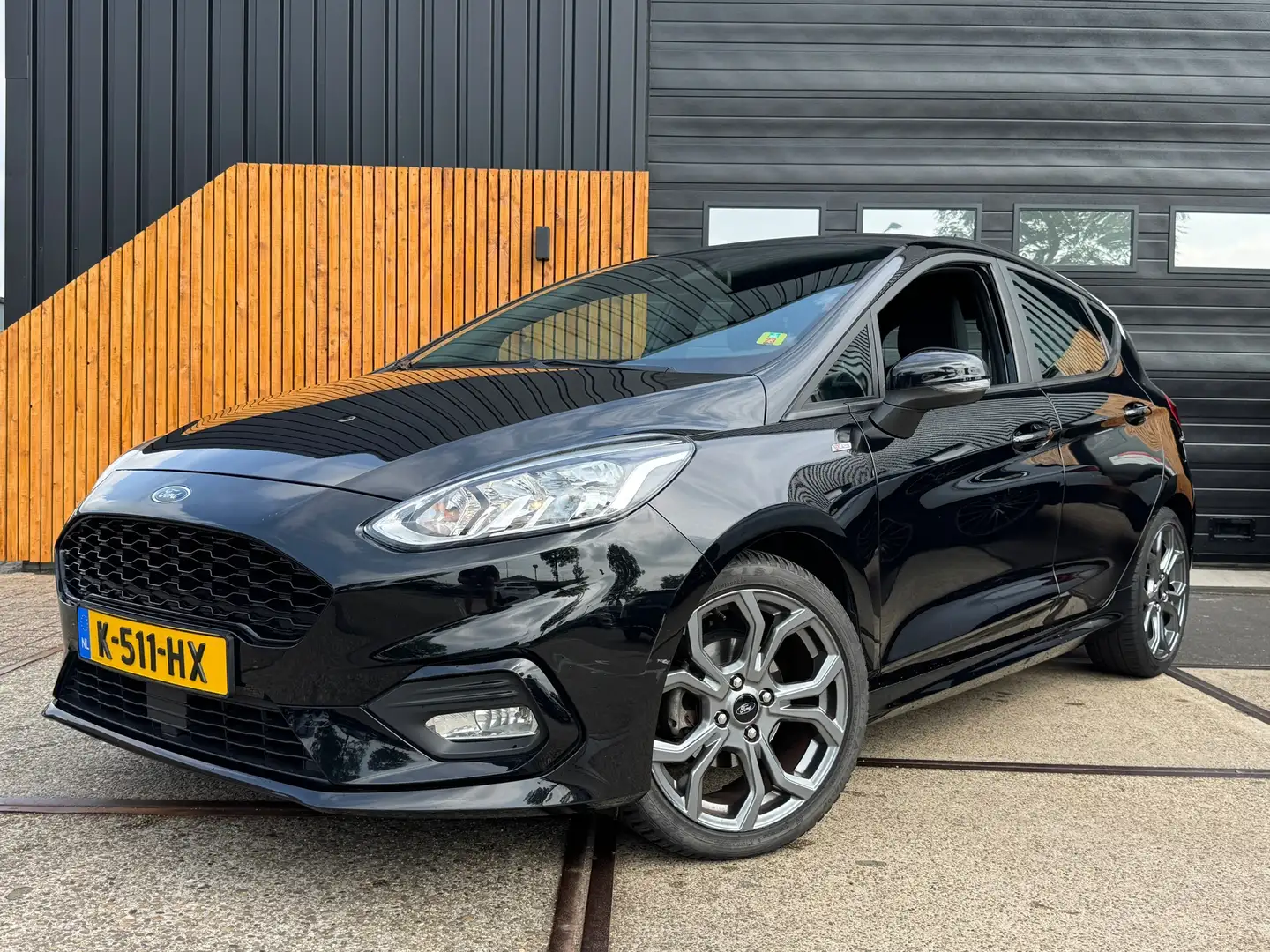 Ford Fiesta 1.0 EcoBoost ST-Line Airco Cruise Carplay Schwarz - 1