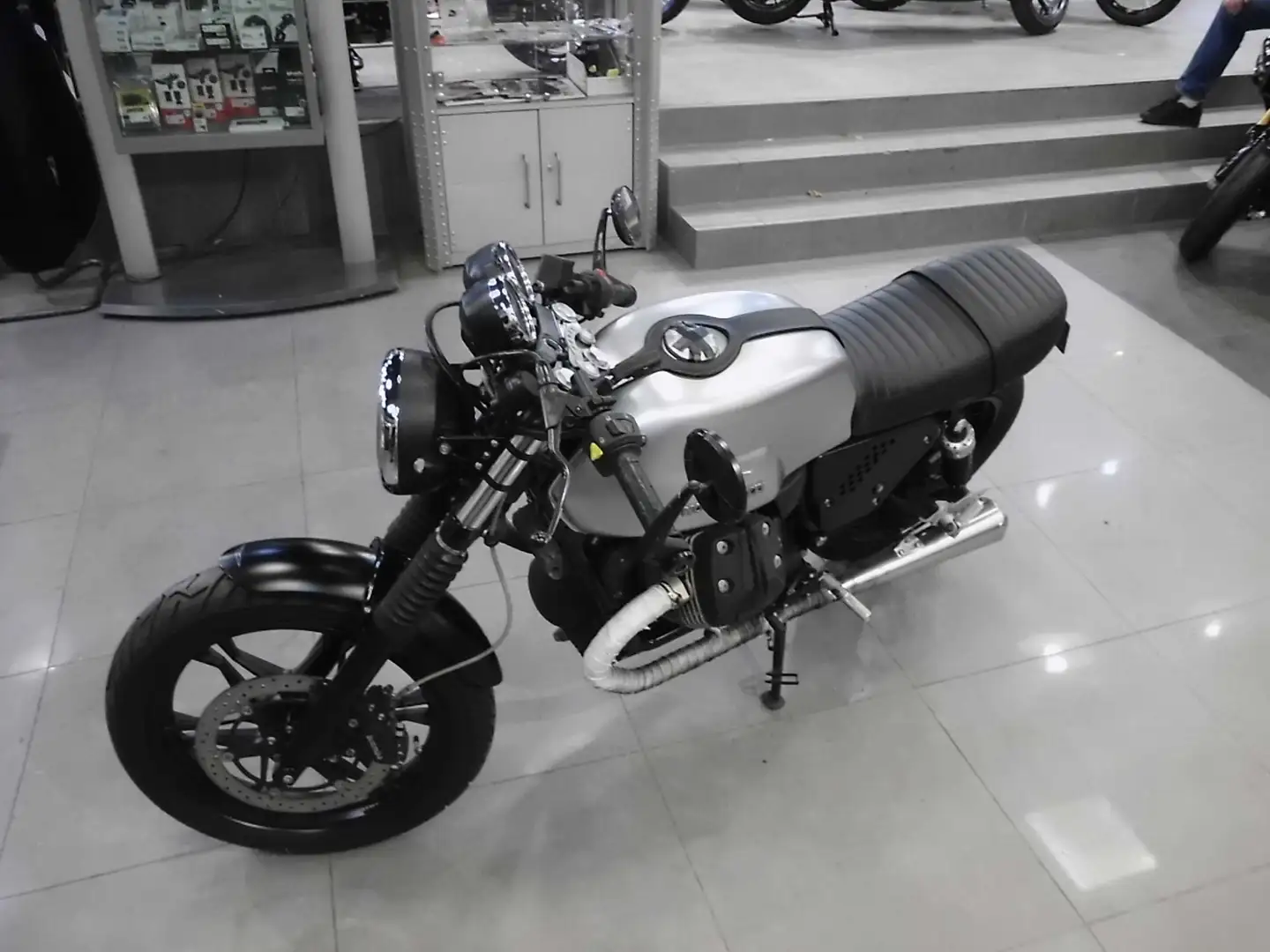 Moto Guzzi V 7 Gris - 2