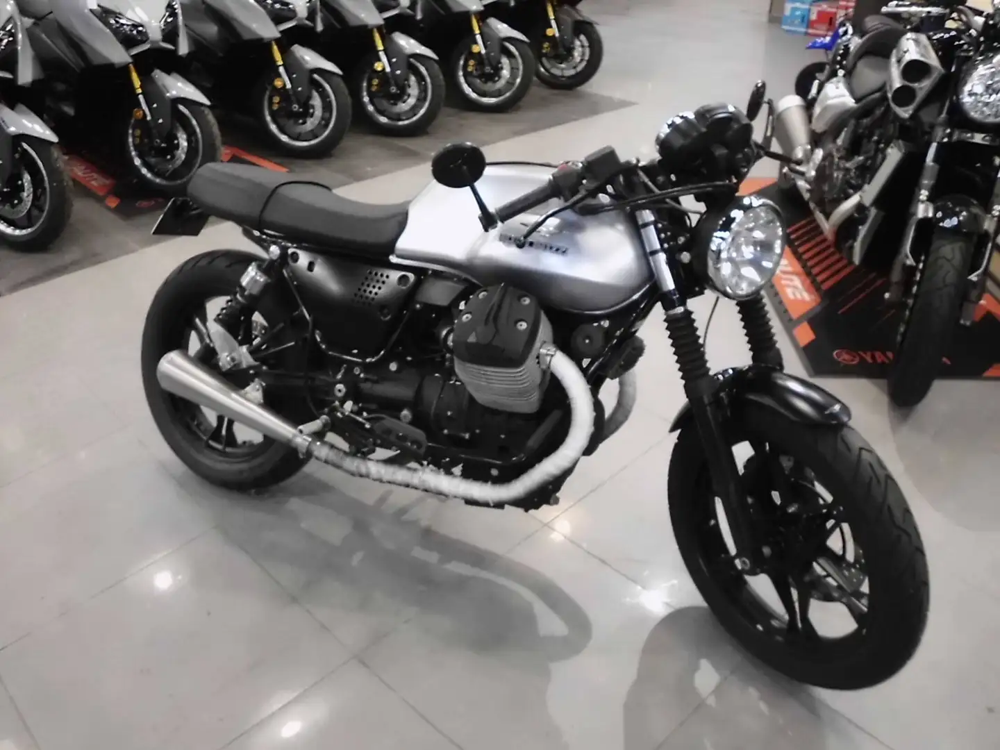 Moto Guzzi V 7 Gris - 1