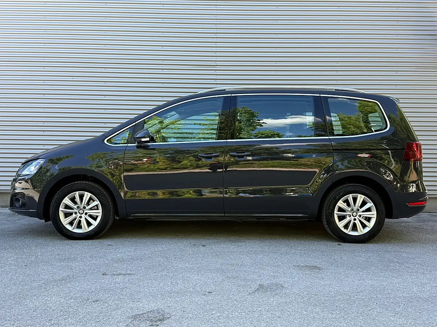 SEAT Alhambra Executive 2,0 TDI DSG 4Motion Grau - 2