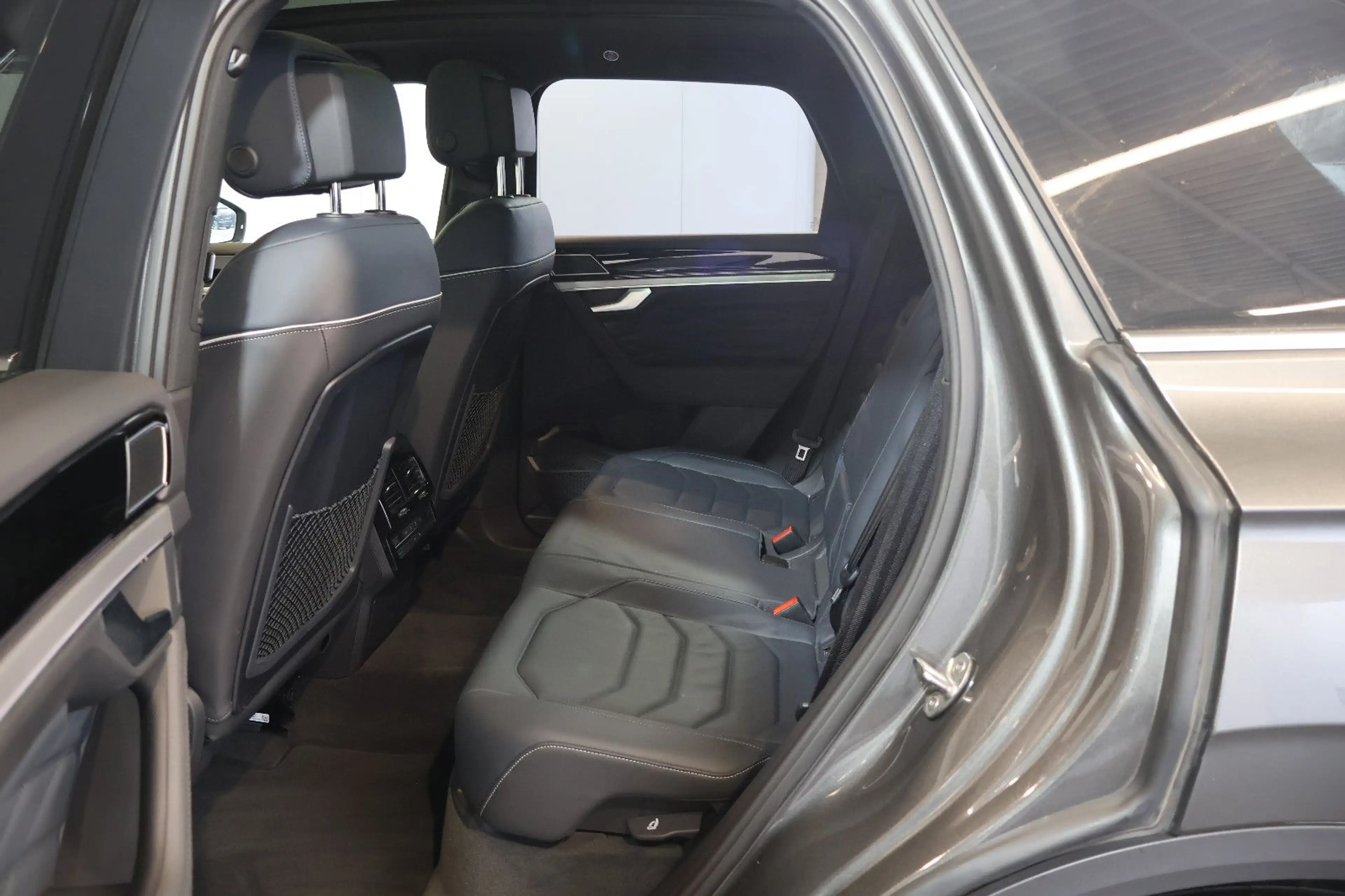 Volkswagen Touareg Eleg. 3.0 TDI 4M LUFT+HUD+360°+PANO+AHK — photo 14