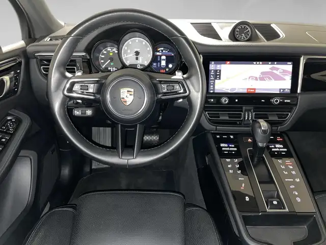 Porsche Macan view 6