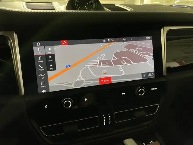 Porsche Macan view 3