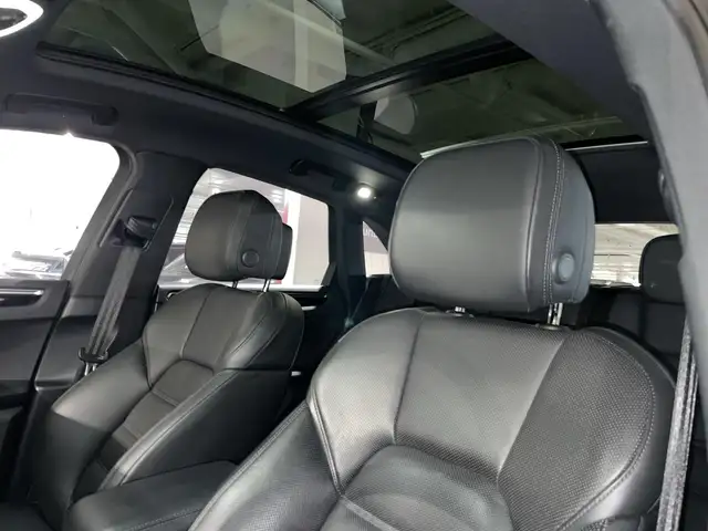 Porsche Macan view 13