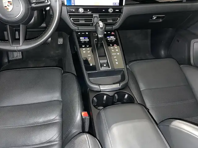Porsche Macan view 10
