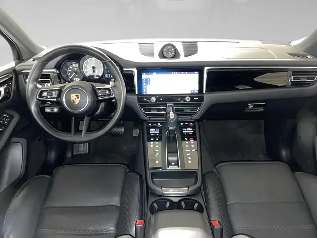 Porsche Macan view 5