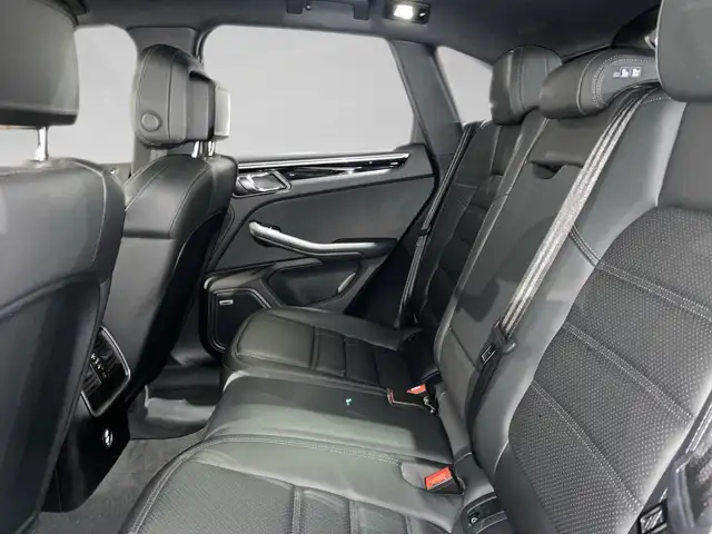 Porsche Macan view 11