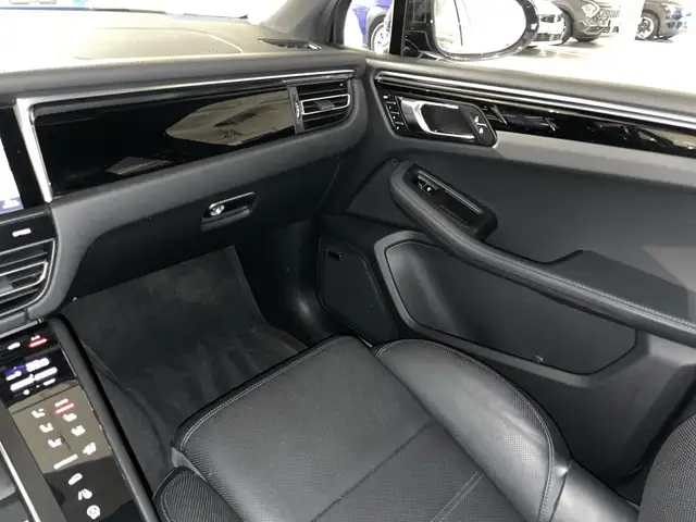 Porsche Macan view 9
