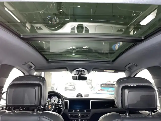Porsche Macan view 14