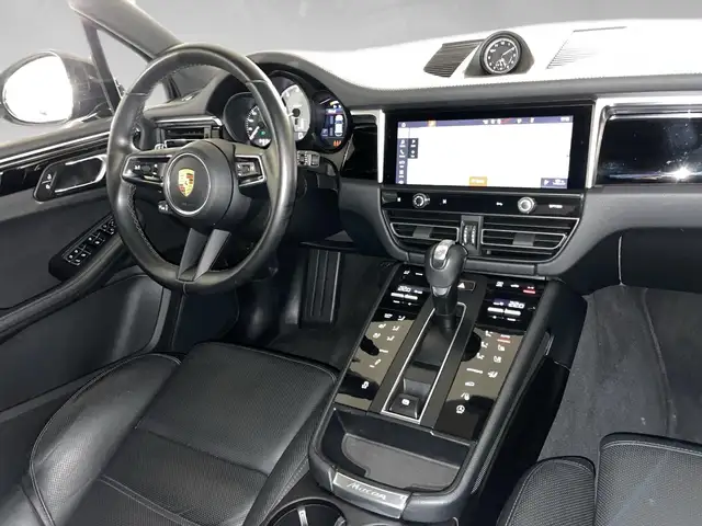 Porsche Macan view 7