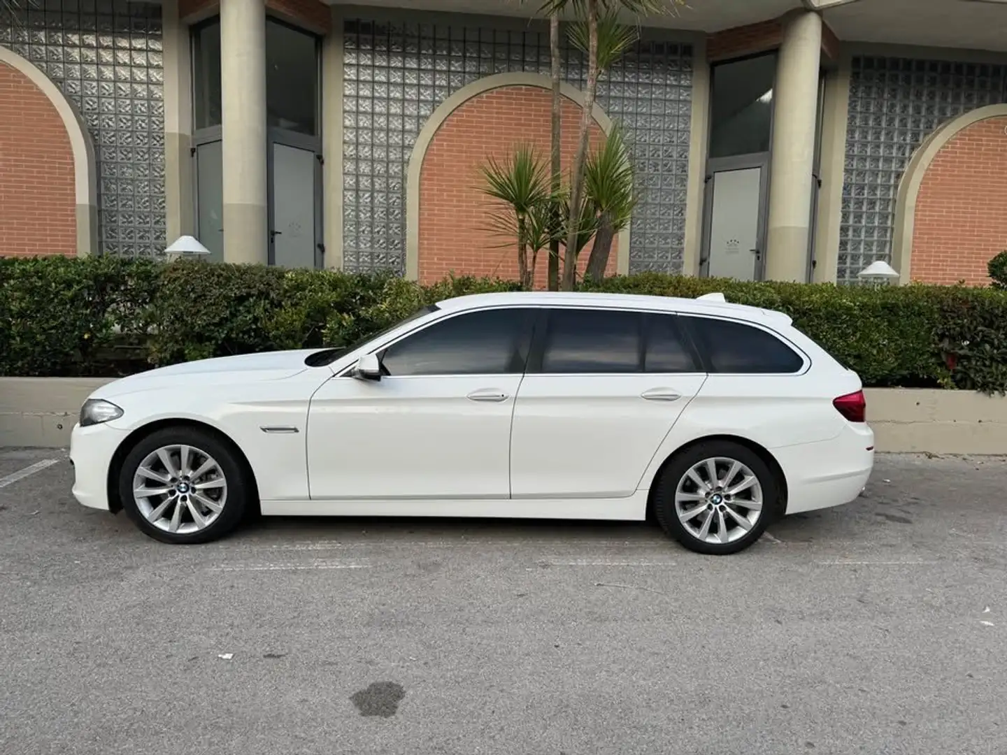 BMW 525 Serie 5 F11 Touring 525d Touring xdrive Fehér - 2