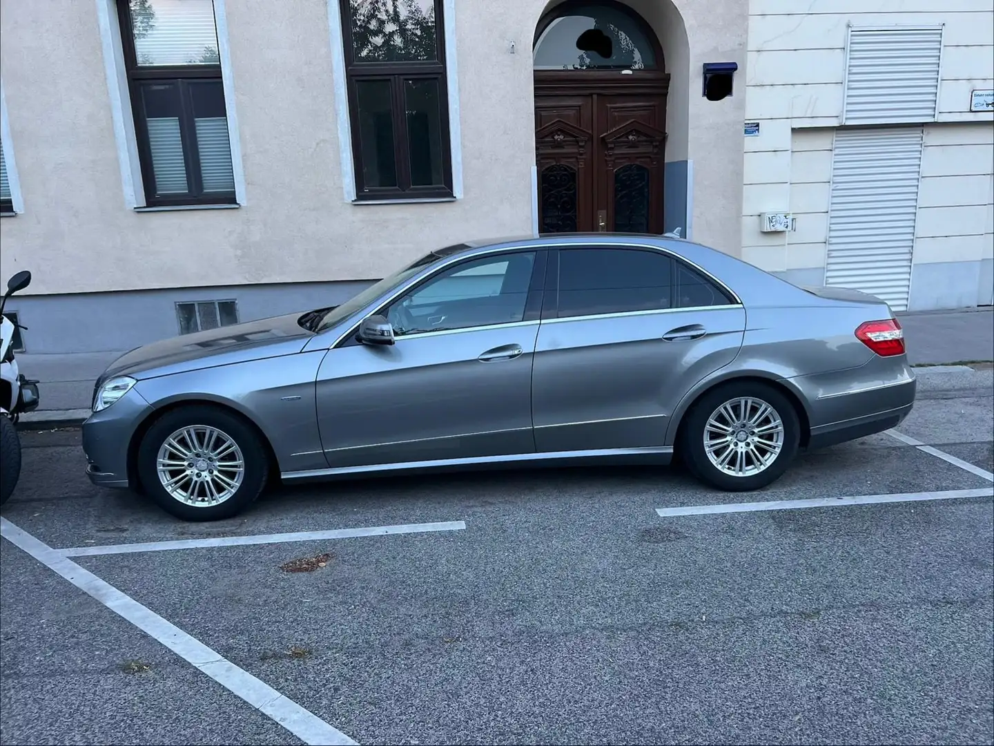 Mercedes-Benz E 300 Grau - 2