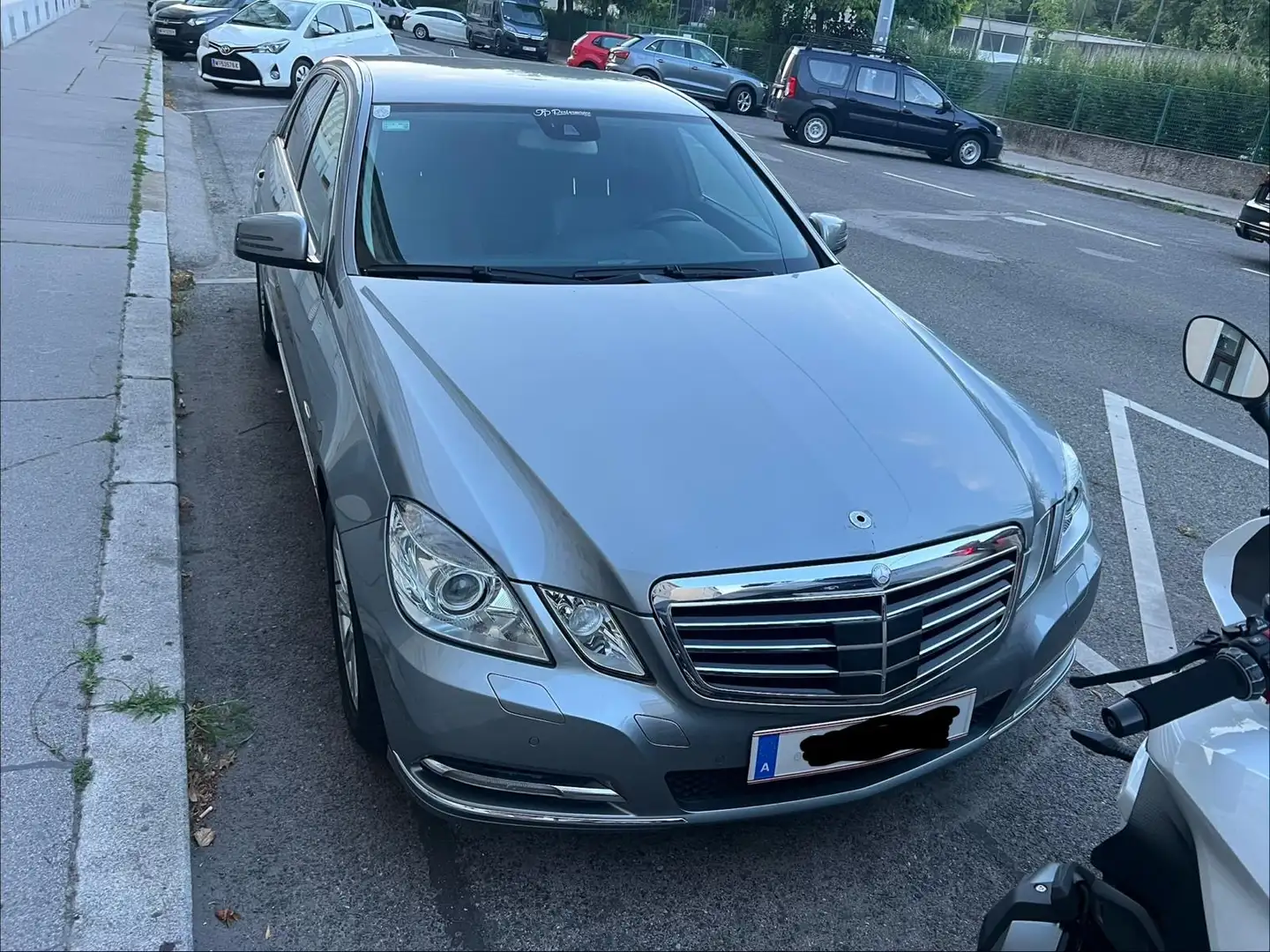 Mercedes-Benz E 300 Grau - 1