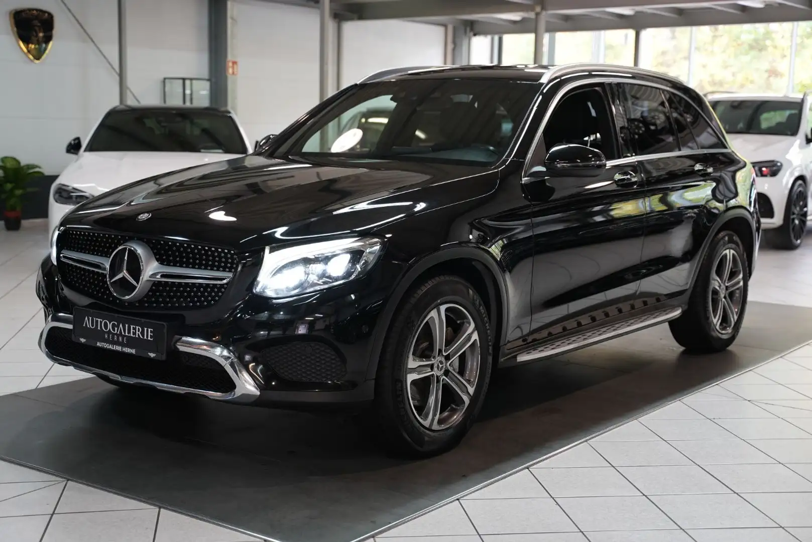 Mercedes-Benz GLC 250 4M LUXURY*LED*DISTR*STANDHEIZUNG*BURM* Schwarz - 1