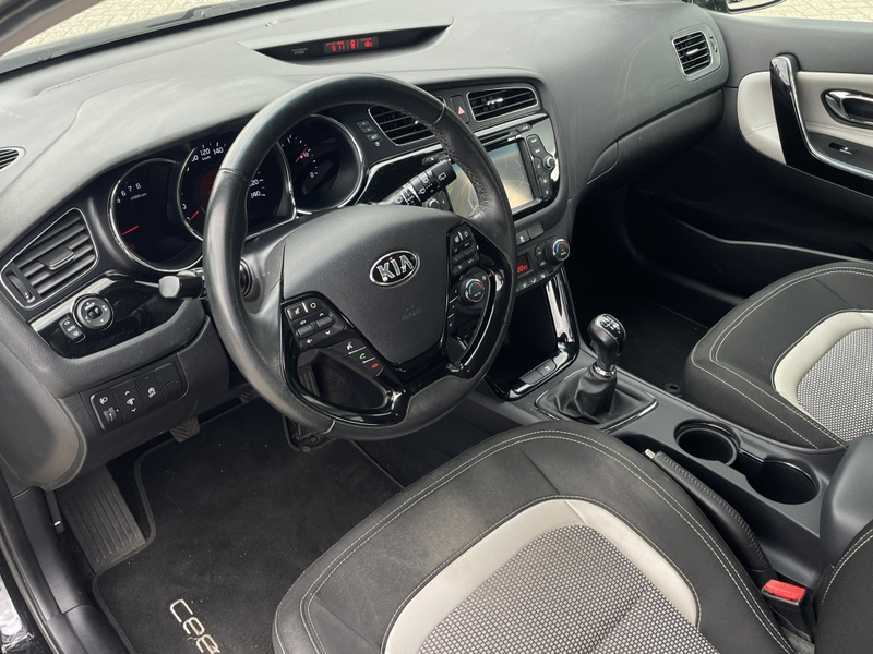 Kia Ceed / cee'd 1.6 GDI Plus Pack — photo 12