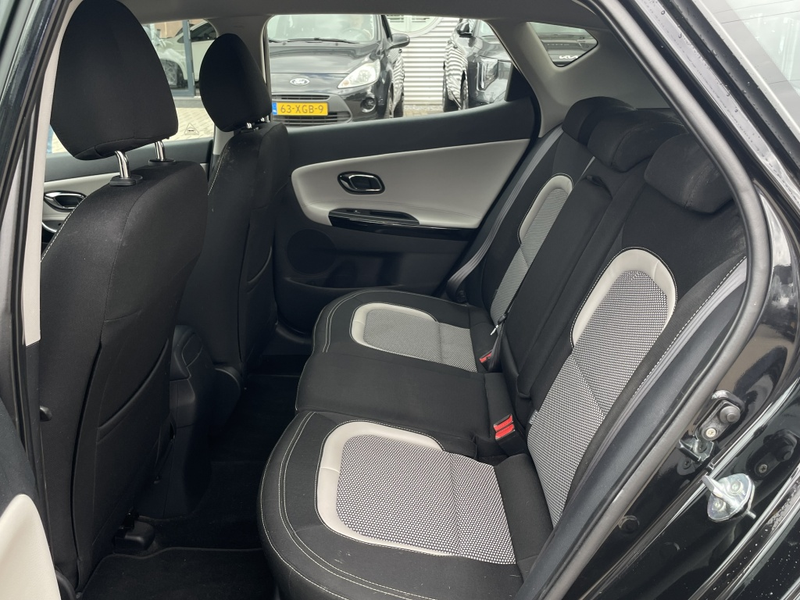 Kia Ceed / cee'd 1.6 GDI Plus Pack — photo 9