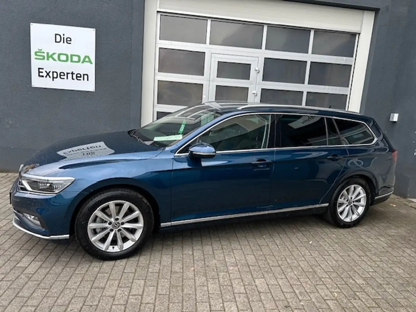 Volkswagen Passat Variant Elegance 2.0 TSI DSG NAV;360GRAD;BFS Blau - 2