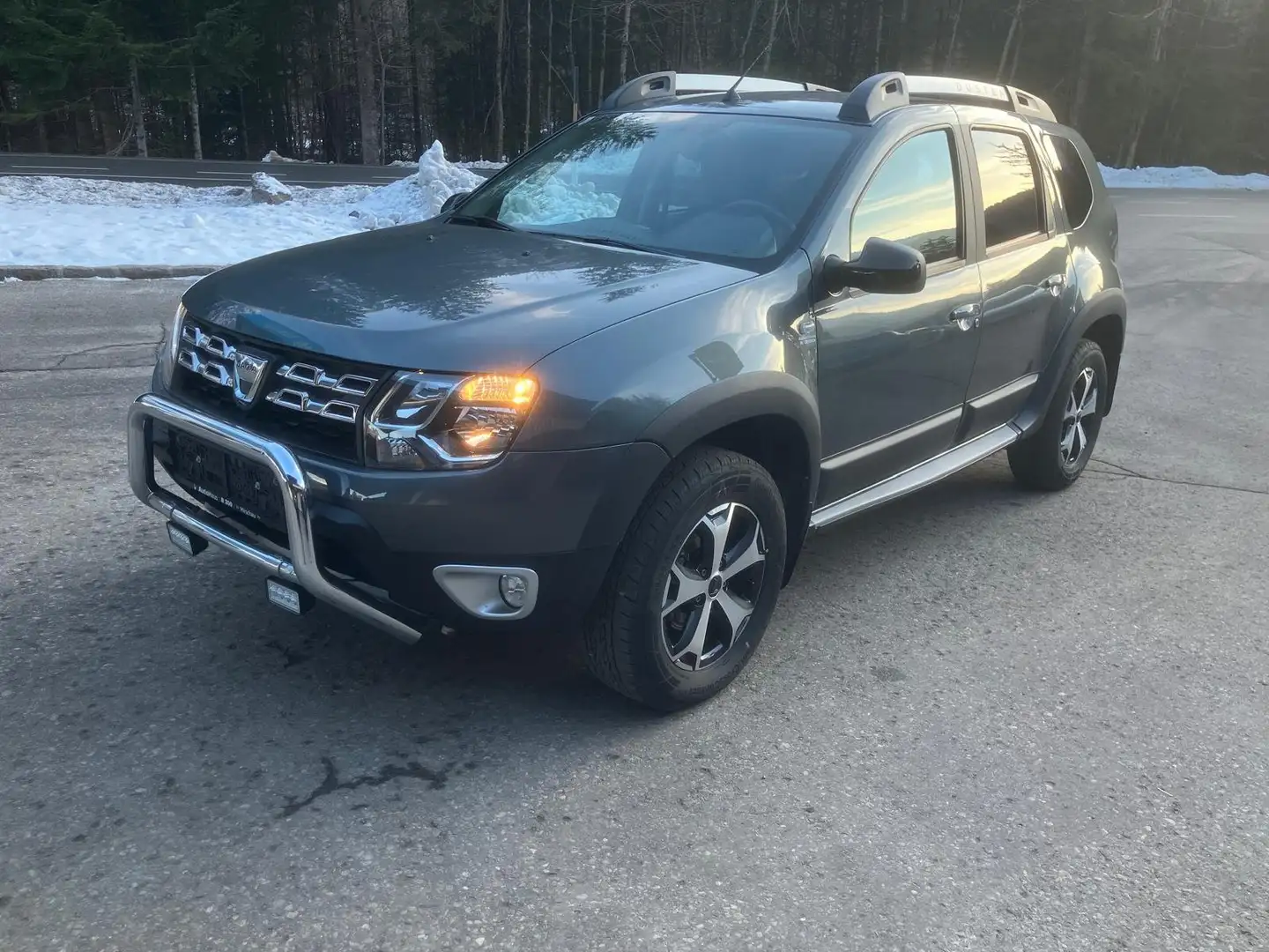 Dacia Duster Sensation dCi 110 S&S 4WD Grau - 1