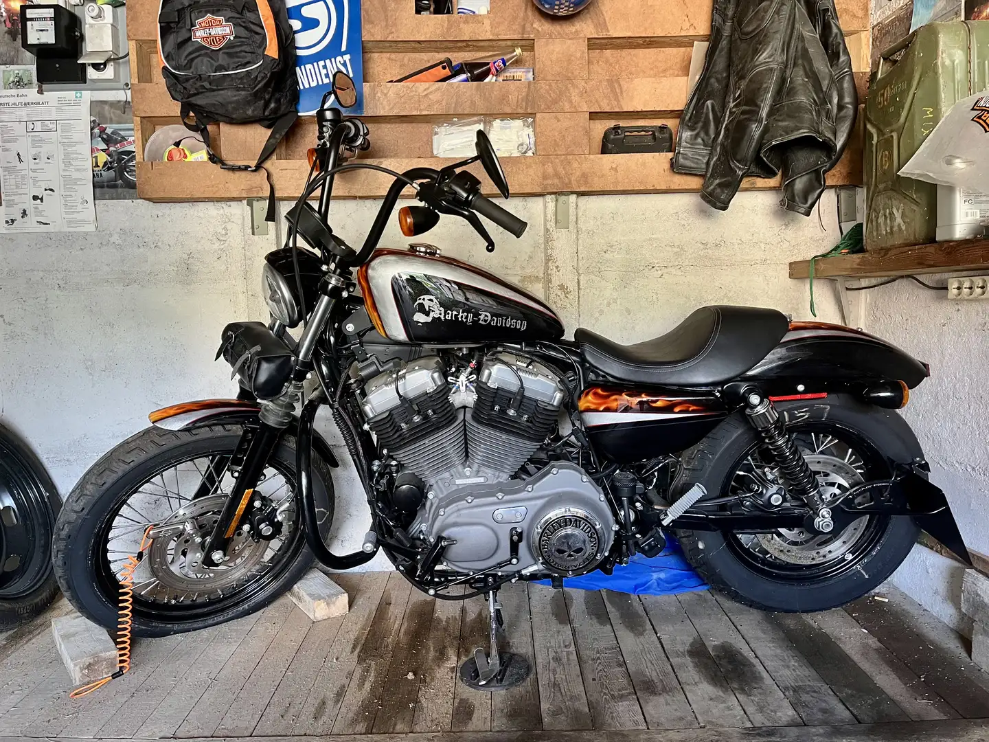 Harley-Davidson XL 1200 mit Marcus Pfeil Lackierung - 1