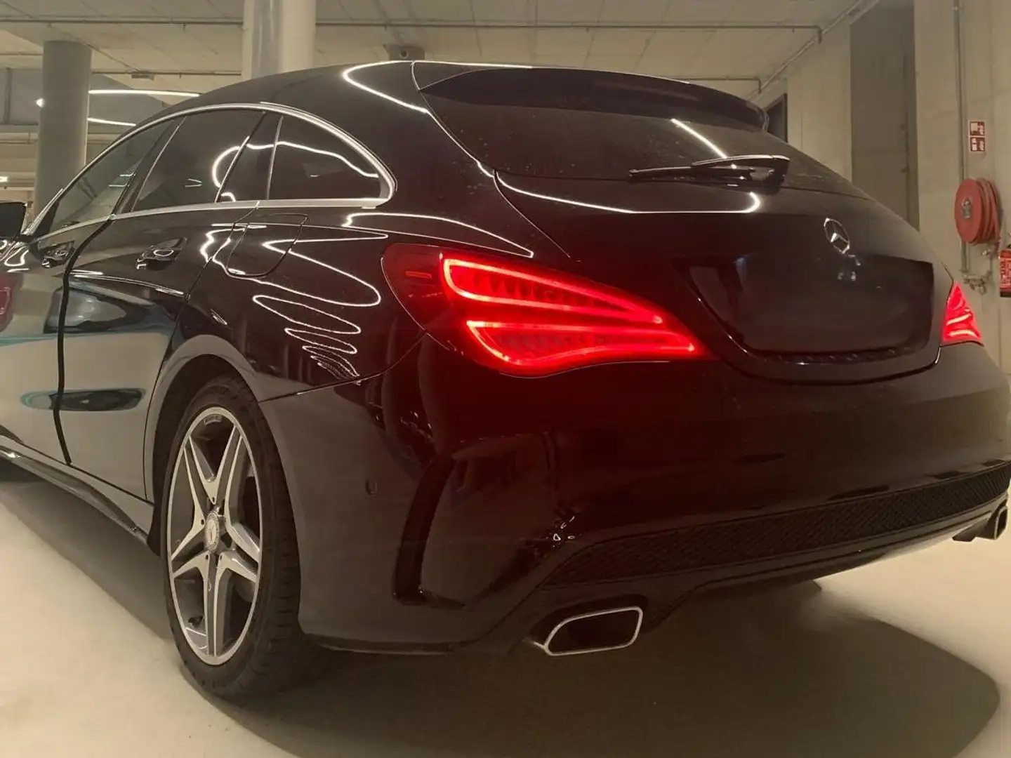 Mercedes-Benz CLA 180 CLA Shooting Brake 180 d 7G-DCT AMG Line Black - 2