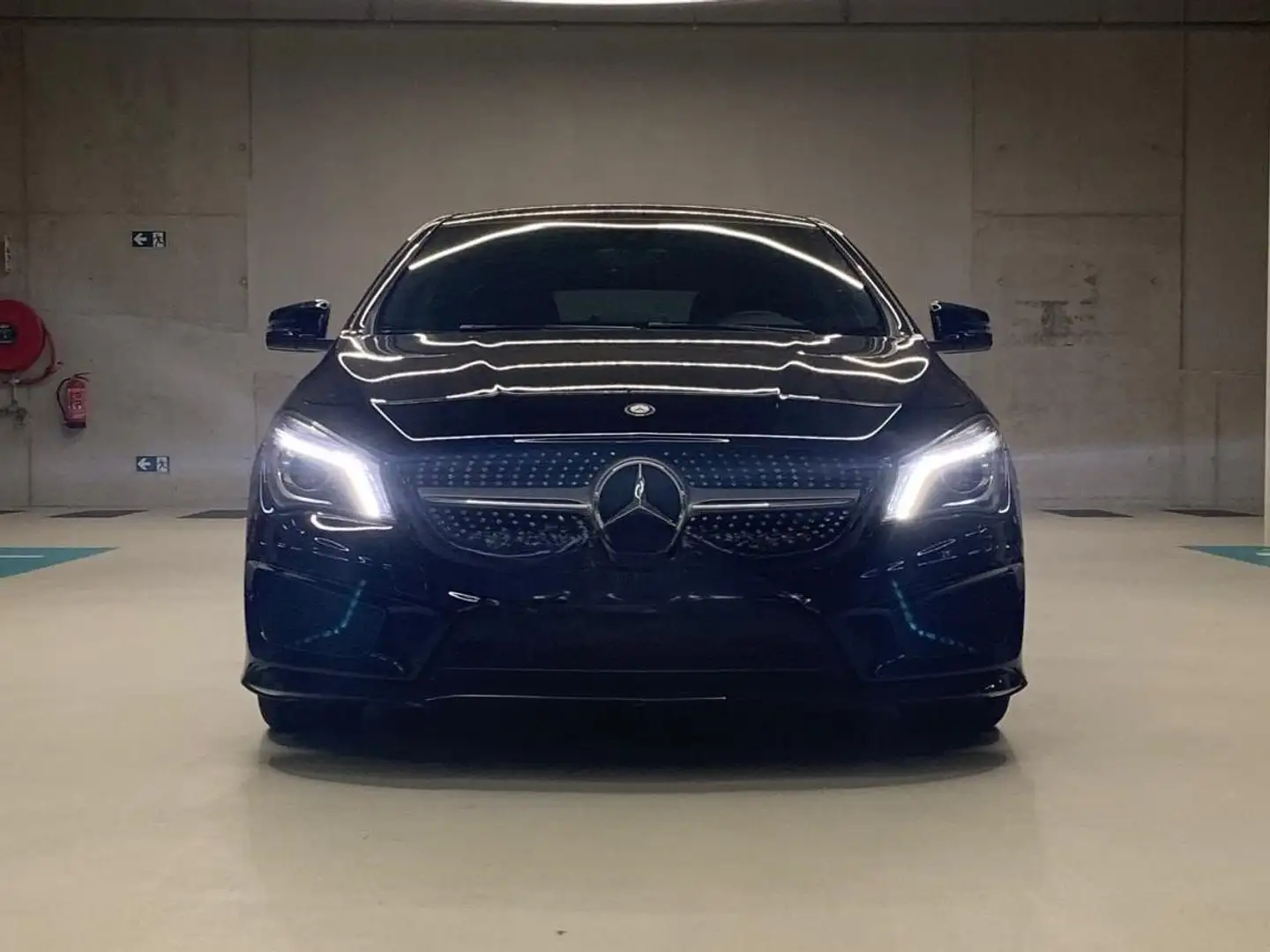 Mercedes-Benz CLA 180 CLA Shooting Brake 180 d 7G-DCT AMG Line Black - 1