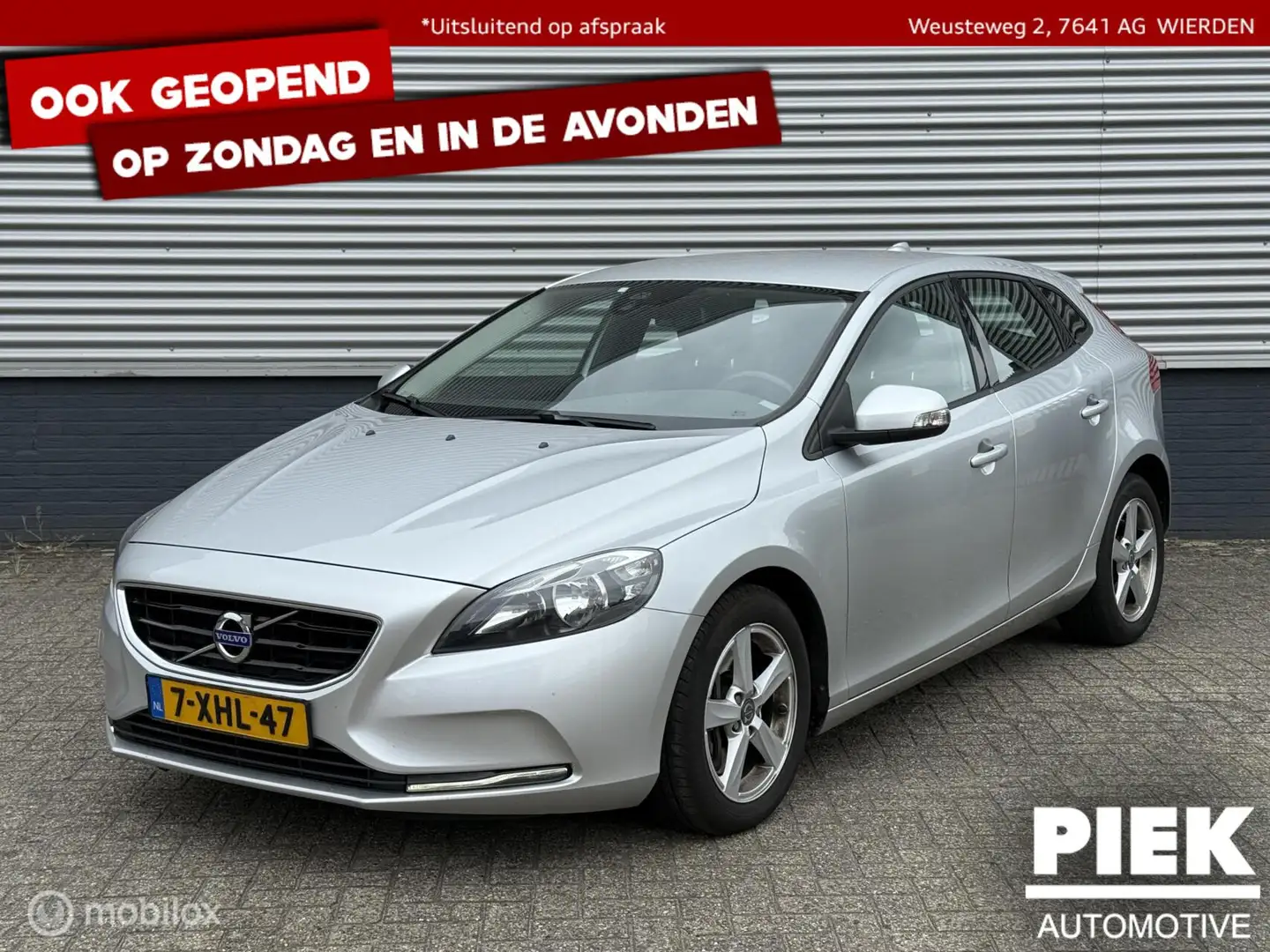 Volvo V40 2.0 D4 Momentum Business TREKHAAK Grijs - 1