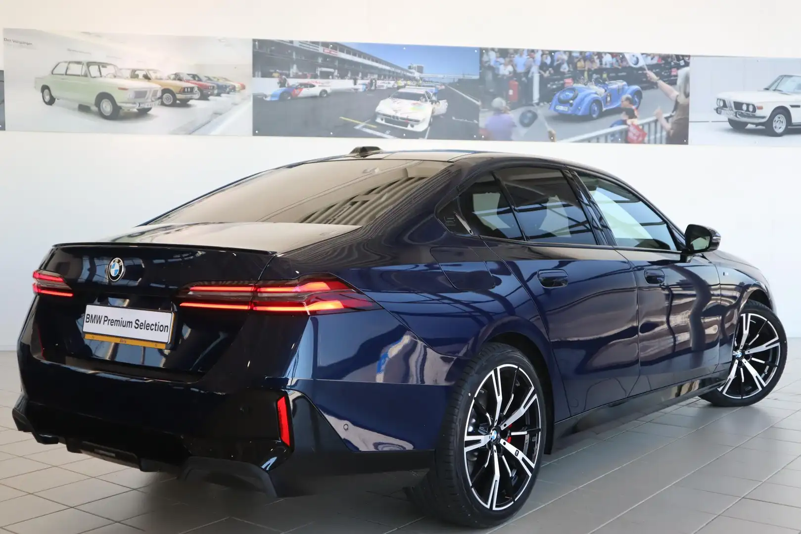 BMW 520 5 Serie Sedan 520i | M Sportpakket Pro | Innovatio Blauw - 2