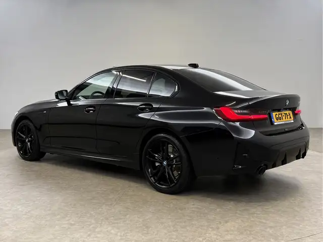 BMW 3 Series view 3