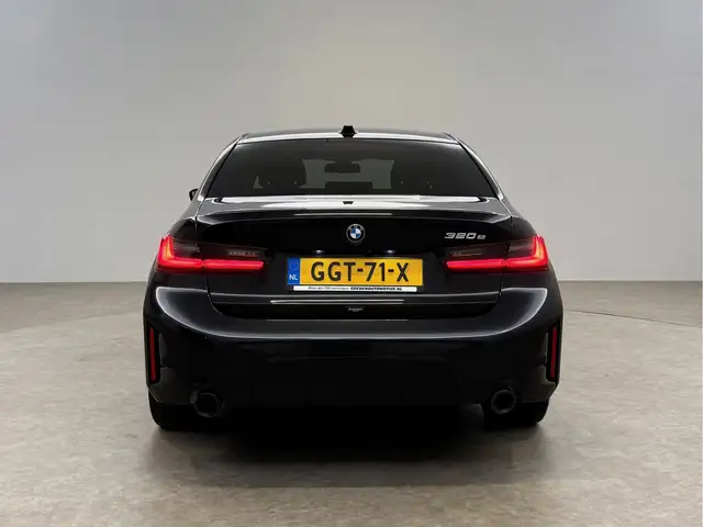 BMW 3 Series view 10