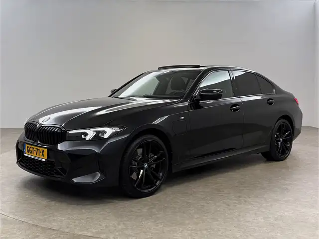BMW 3 Series view 8