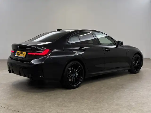BMW 3 Series view 13