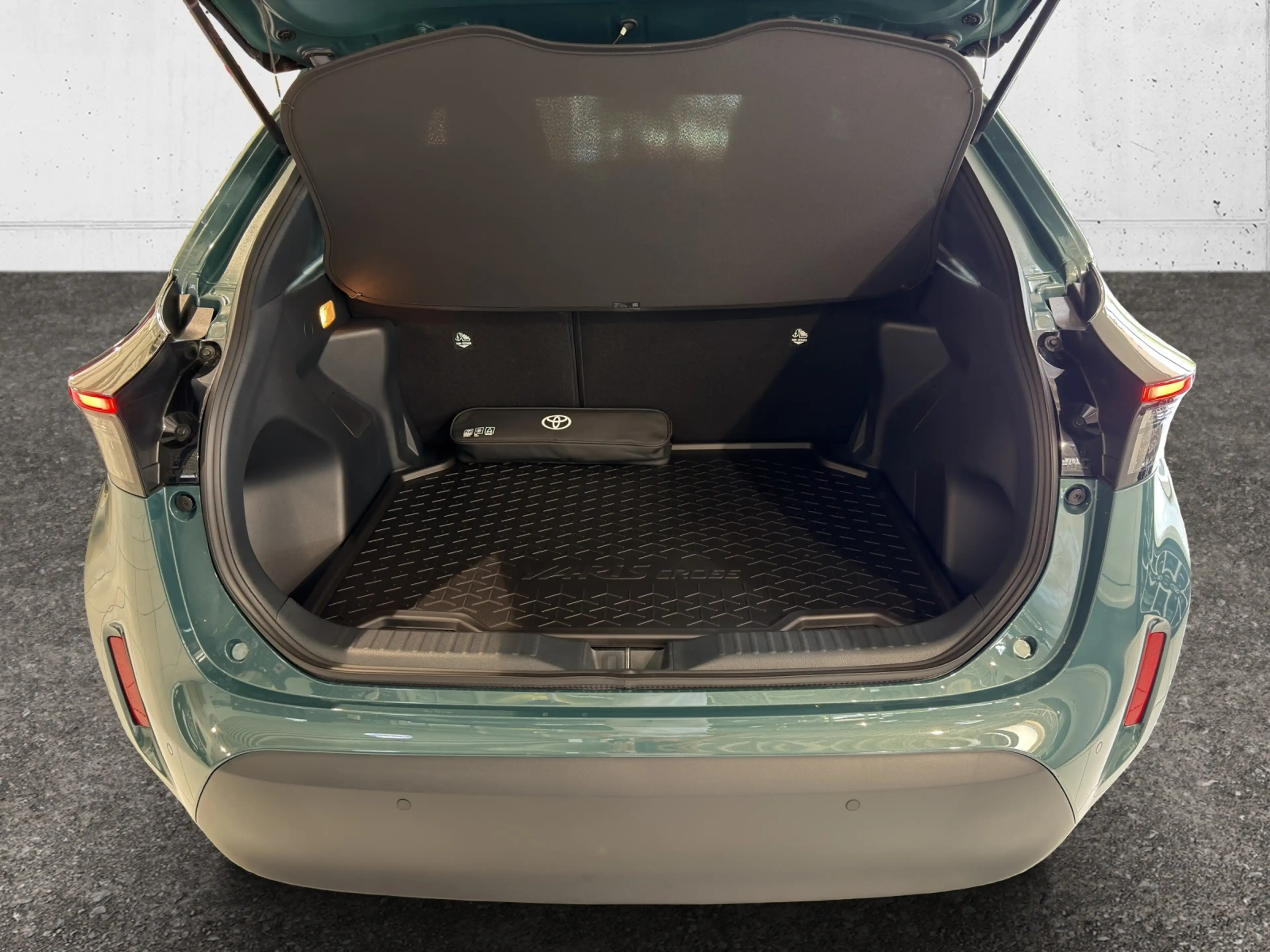 Toyota Yaris Cross HYBRID 2WD Teamplayer Technik Paket 5t. — photo 9