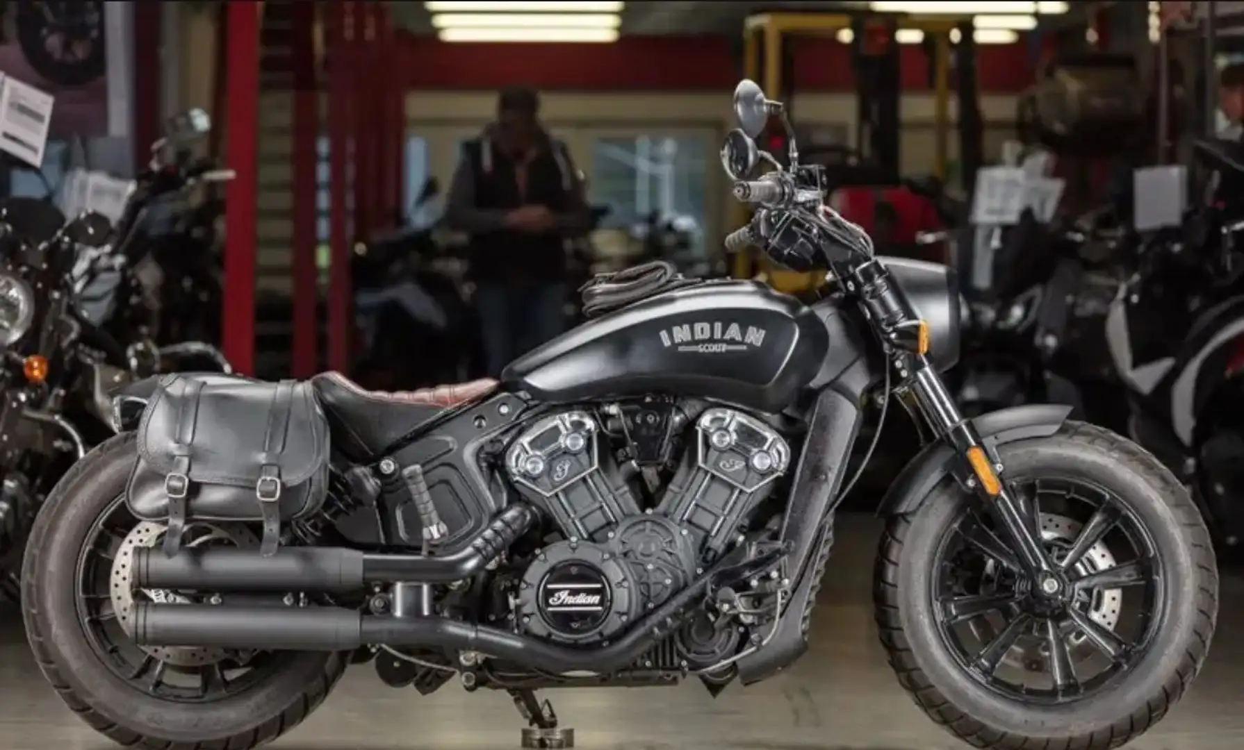 Indian Scout Bobber Schwarz - 1