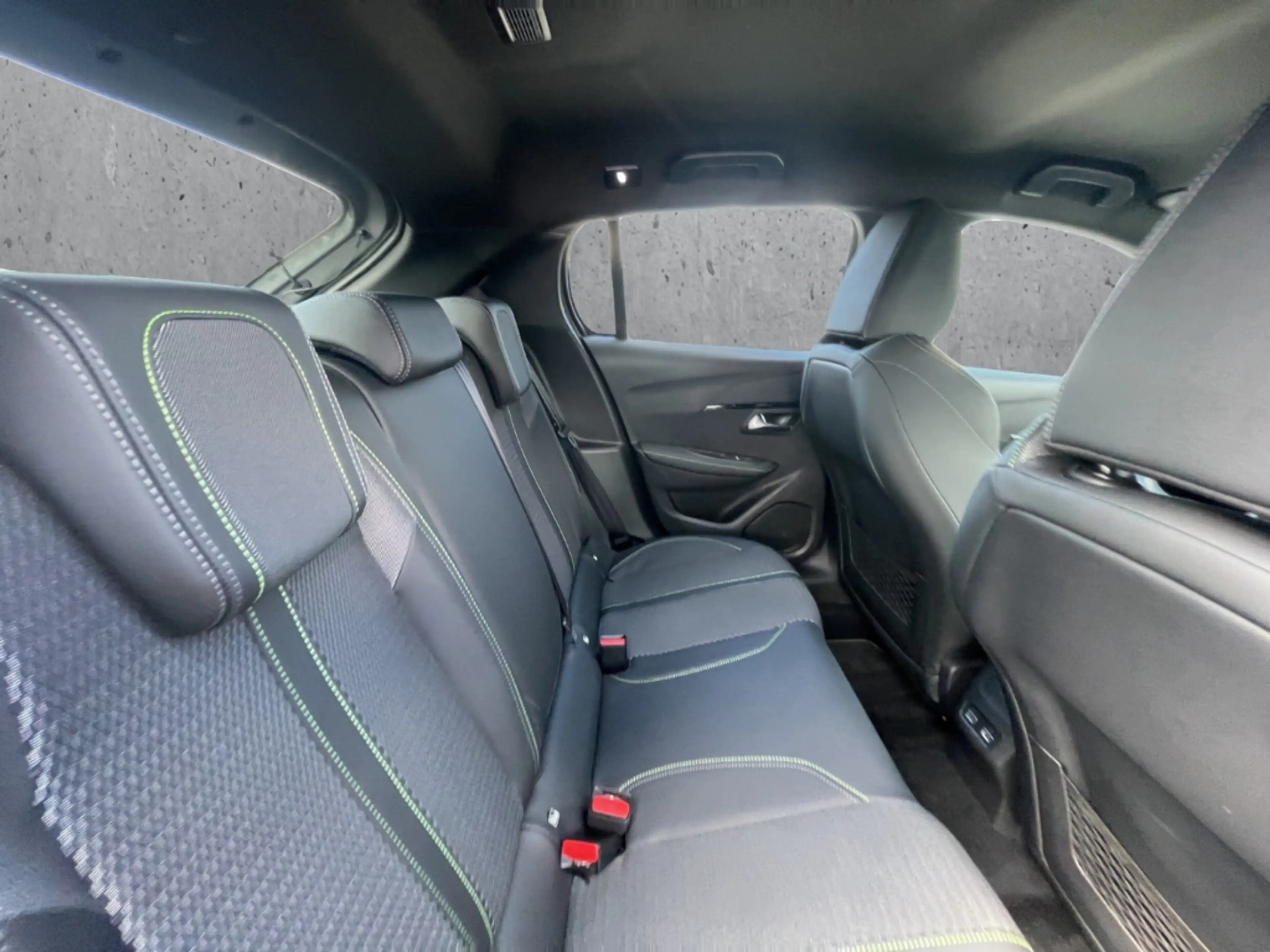 Peugeot 208 GT HYBRID 100 LED Apple CarPlay Android Auto Fahre — photo 14