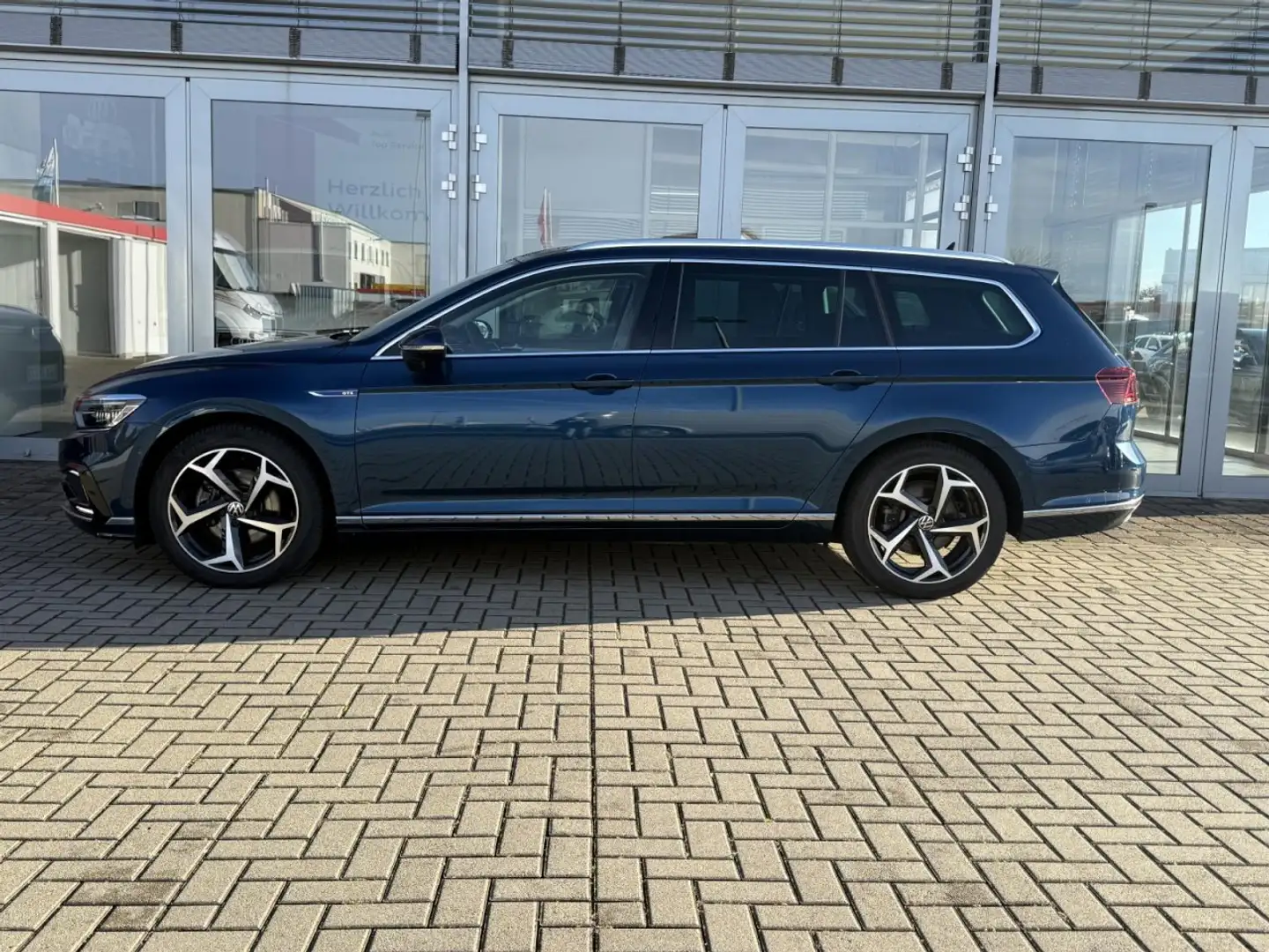 Volkswagen Passat GTE Variant 1,4 l eHybrid DSG STHZ, HEAD, Klima Blau - 2
