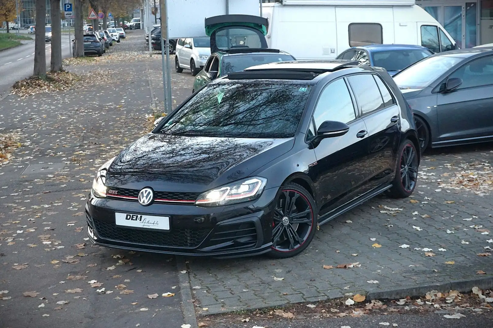 Volkswagen Golf VII Lim. GTI Performance / Pano./ Alcantara Schwarz - 1