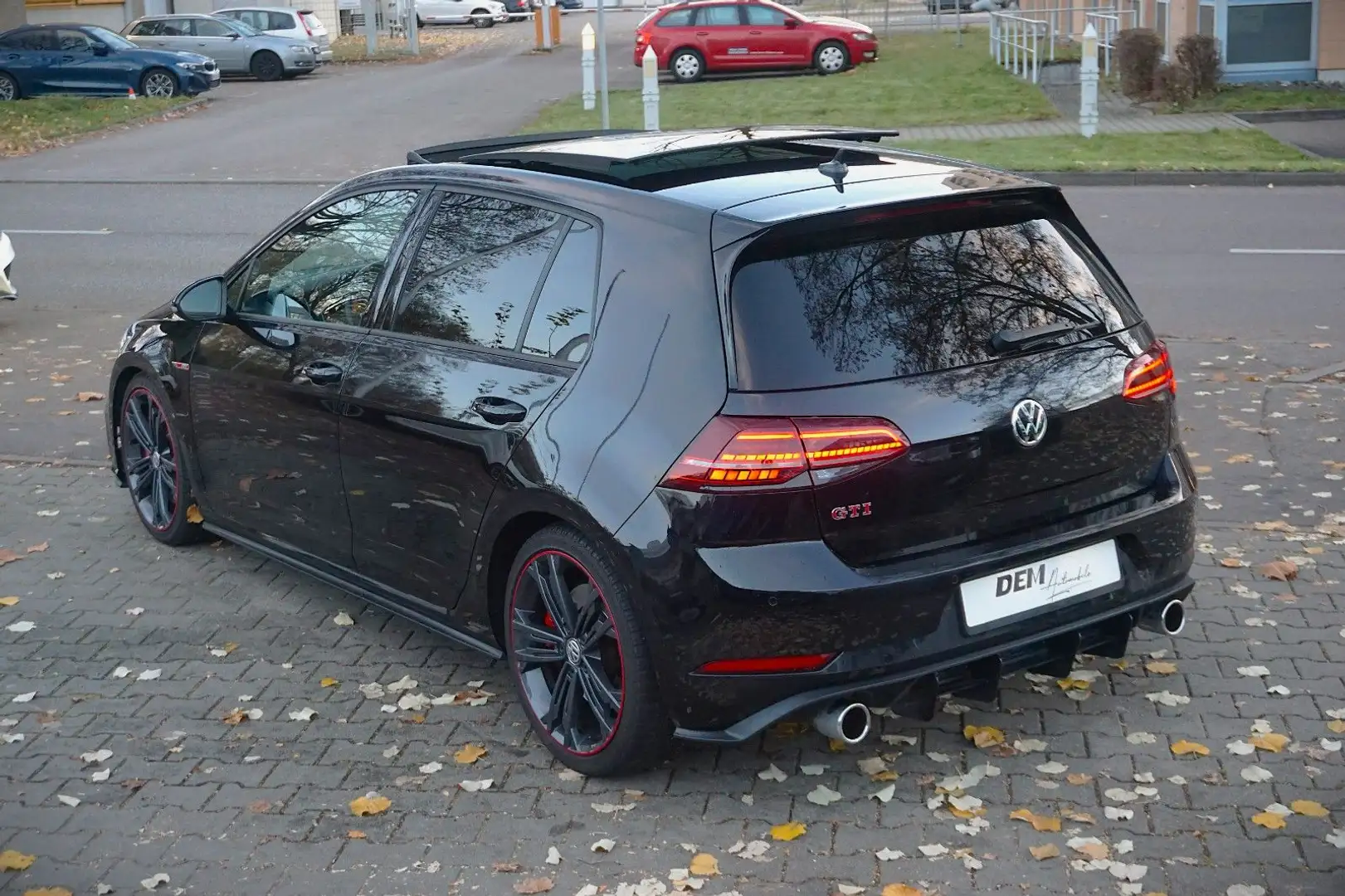 Volkswagen Golf VII Lim. GTI Performance / Pano./ Alcantara Schwarz - 2