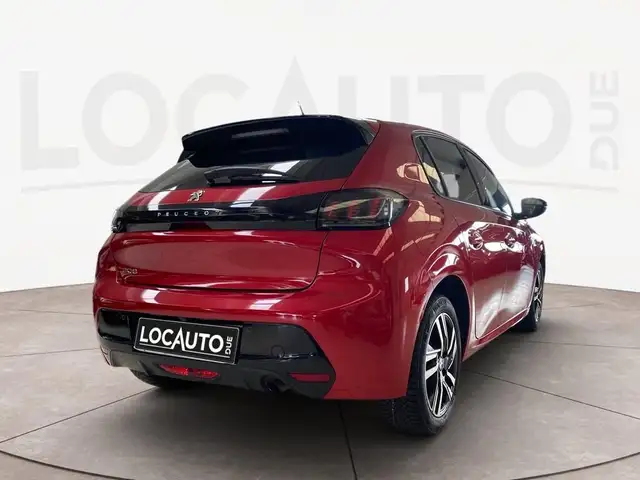 Peugeot 208 view 4
