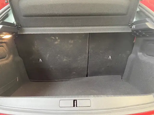 Peugeot 208 view 9
