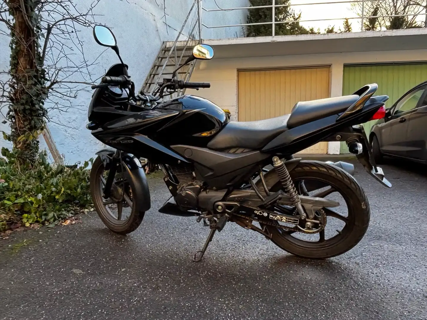 Honda CBF 125 M in Schwarz Negro - 2