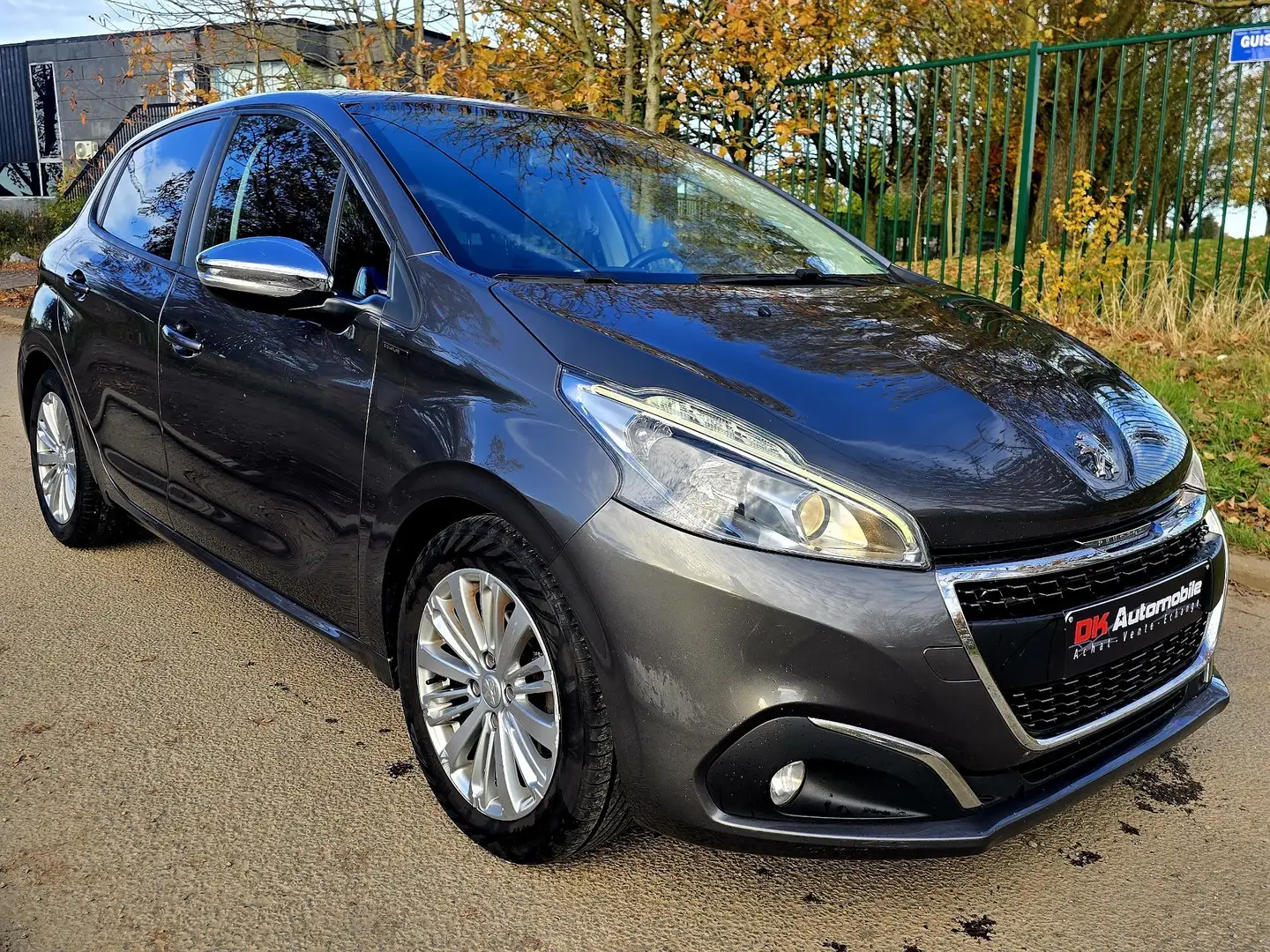 Peugeot 208 1.5HDi Signature * 1er prop. * Carnet * Garantie * Grijs - 1