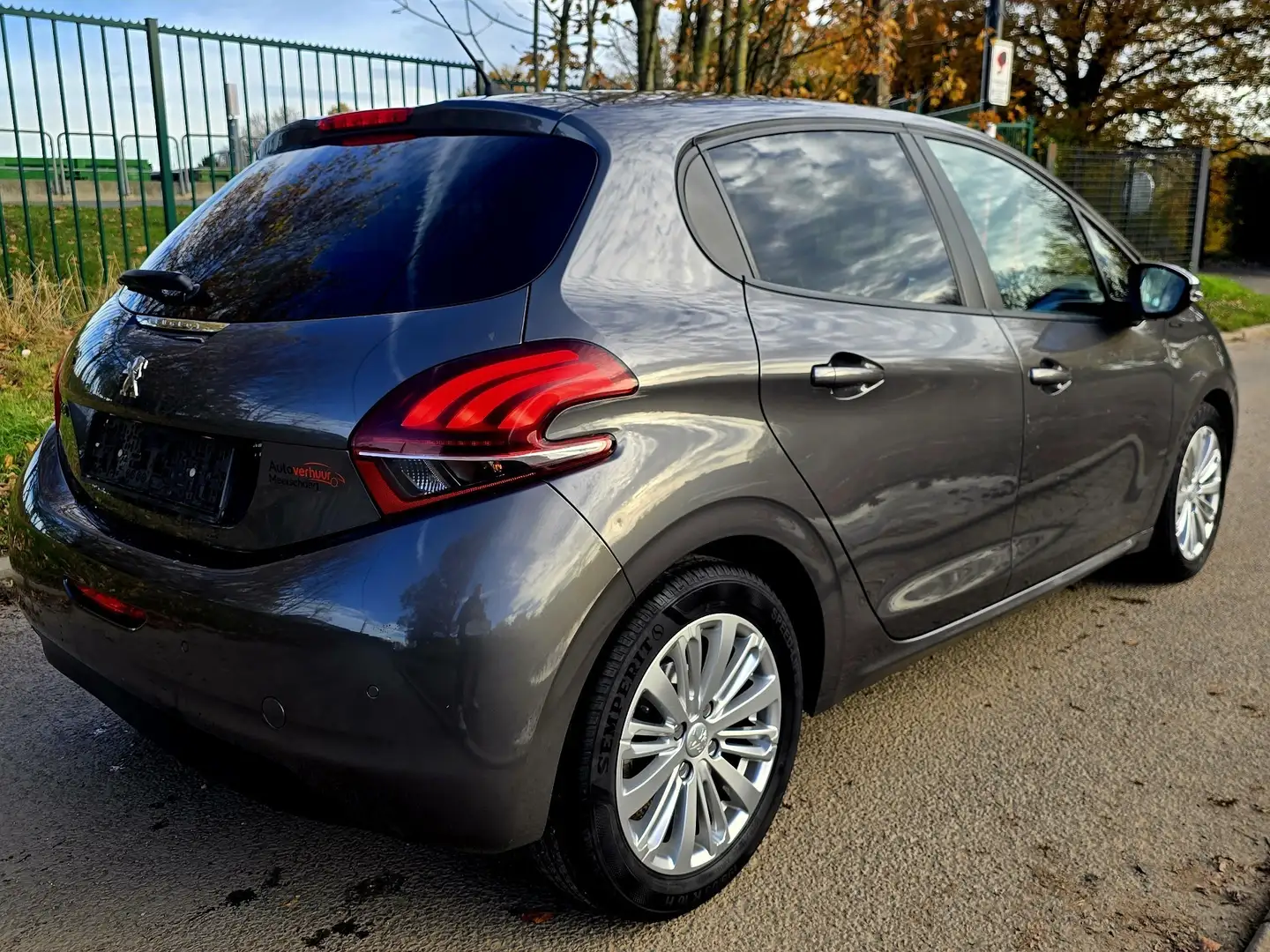 Peugeot 208 1.5HDi Signature * 1er prop. * Carnet * Garantie * Grijs - 2
